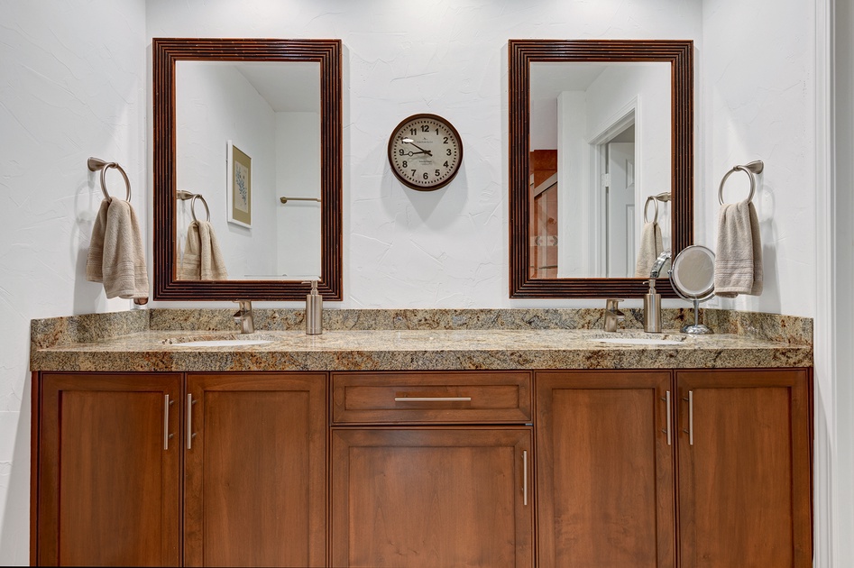 PRIMARY BATHROOM TIGHT.jpg mls