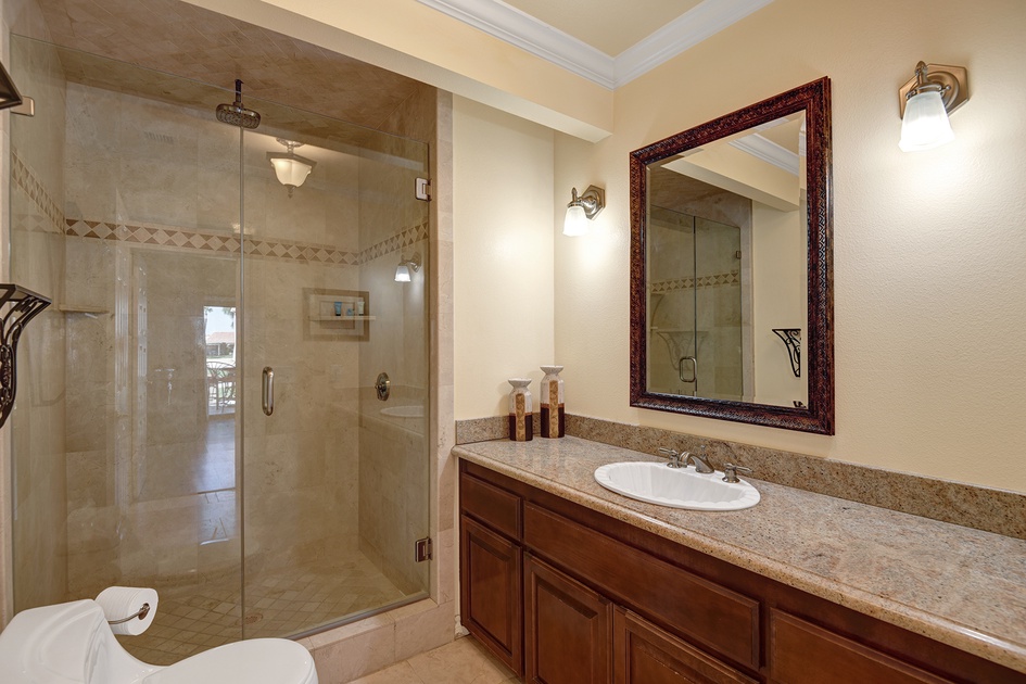 GUEST BATHROOM.jpg mls