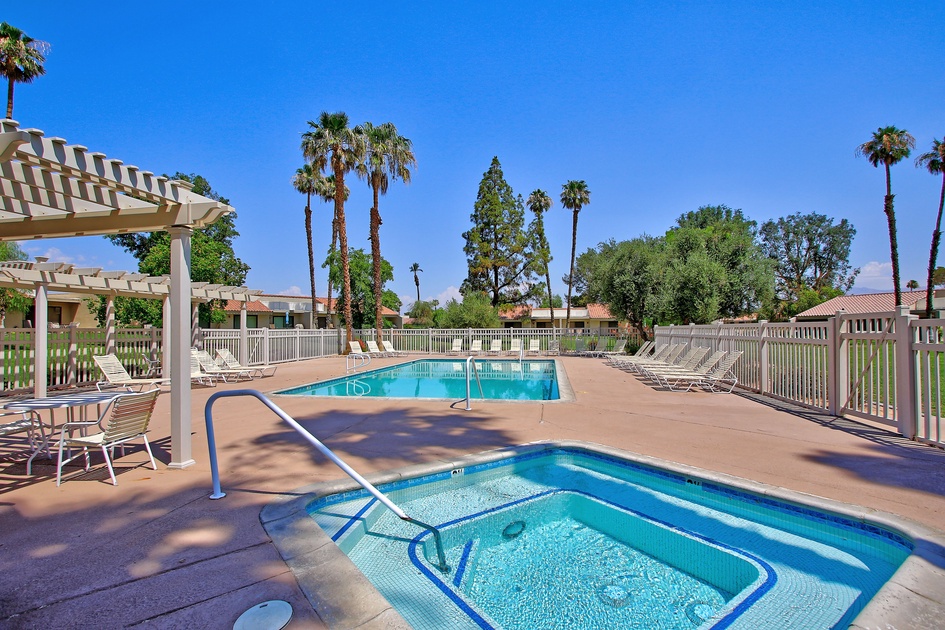 PS860 - Close to Pool