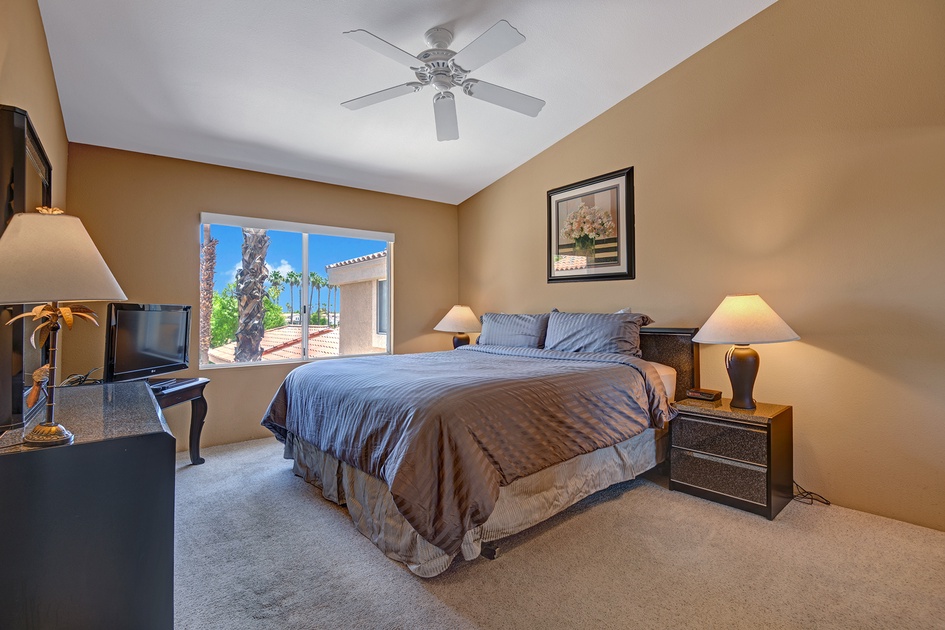 PRIMARY BEDROOM.jpg mls