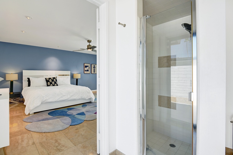 MAIN BATHROOM SHOWER.jpg mls