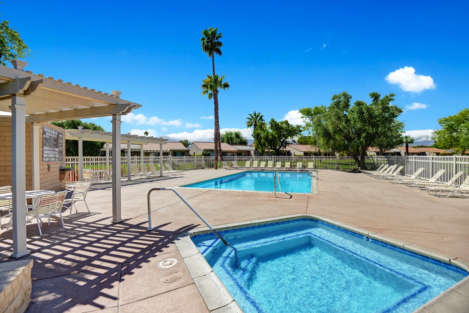 COMMUNITY POOL.jpg mls