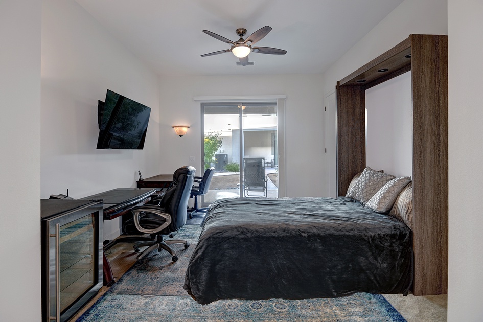 MURPHY BED.jpg mls