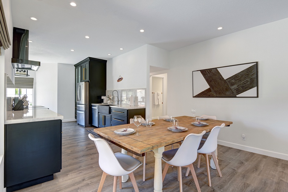 DINING SPACE TO KITCHEN.jpg mls