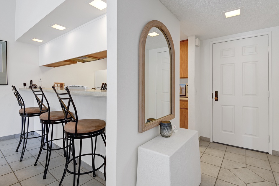 KITCHEN BAR TOP AND ENTRY WAY.jpg mls