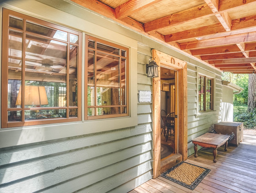 Wallace Cottage | 2 Bedroom Cabin in Welches, OR