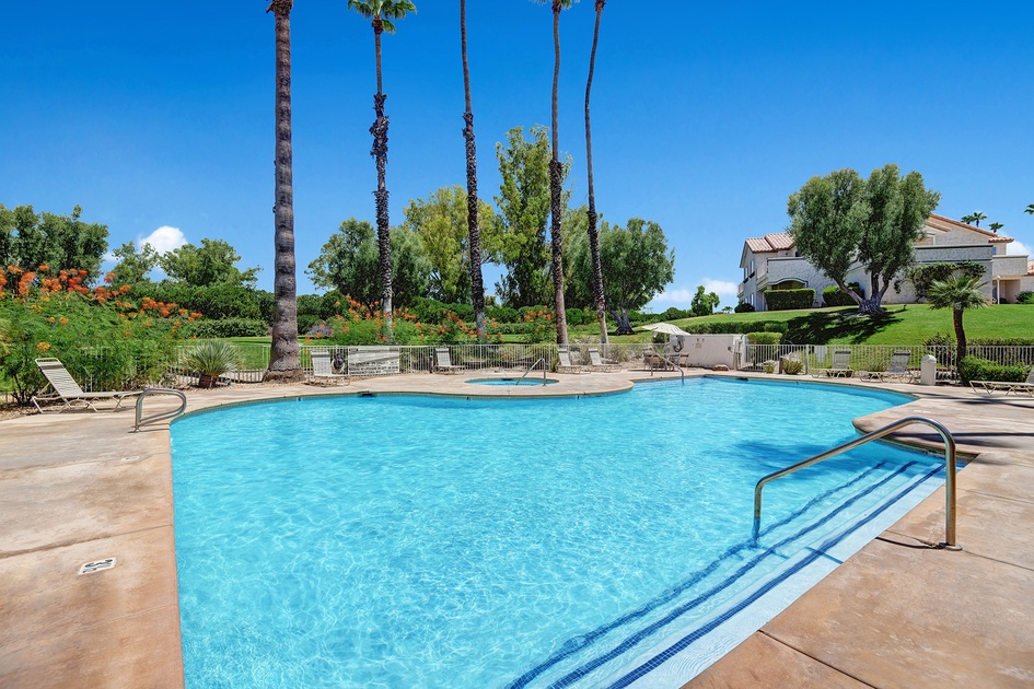 POOL.jpg mls