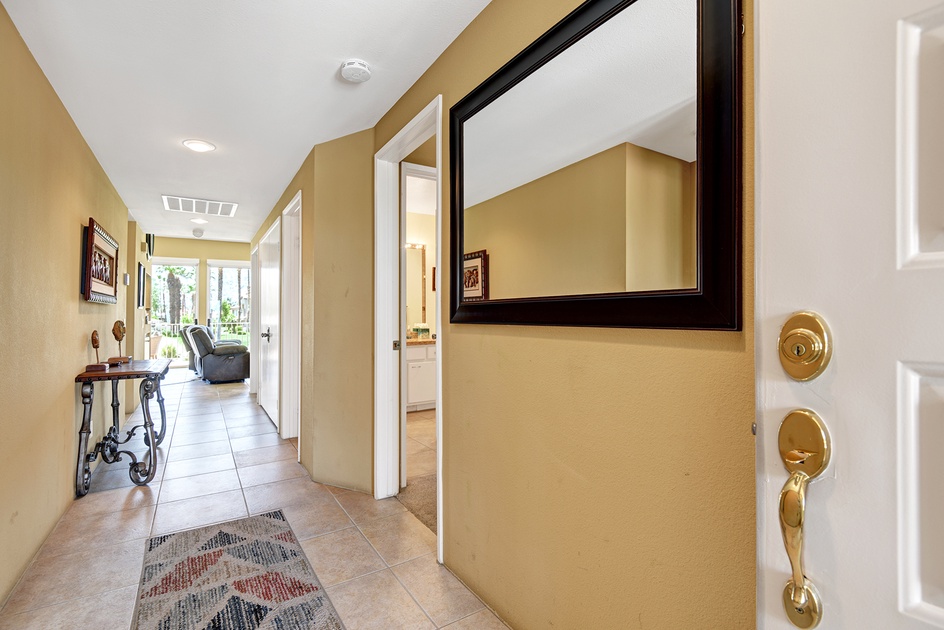 ENTRY WAY.jpg mls