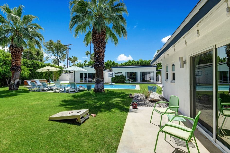 MAIN BEDROOM PATIO TO YARD.jpg mls