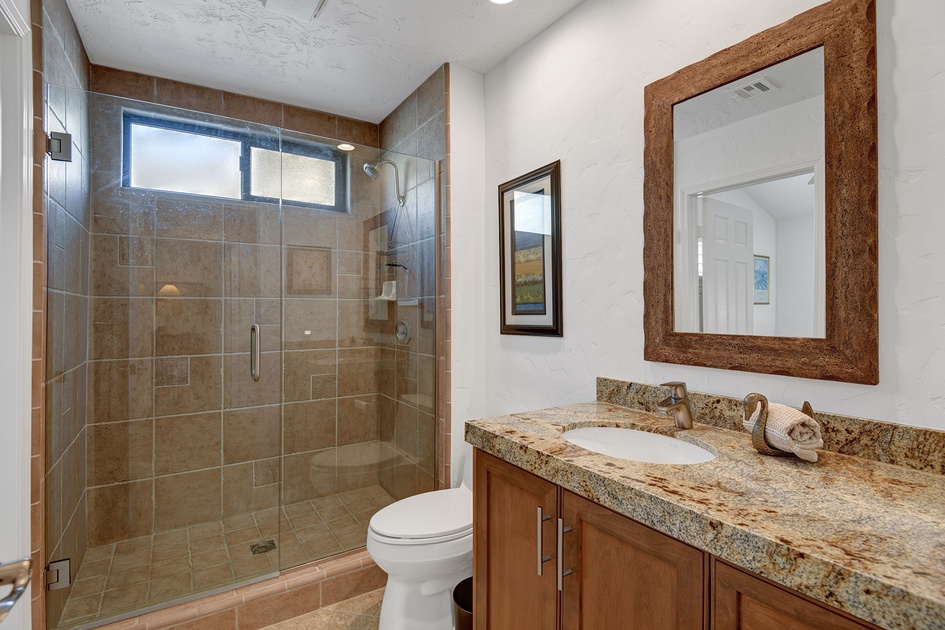 GUEST BATHROOM.jpg mls