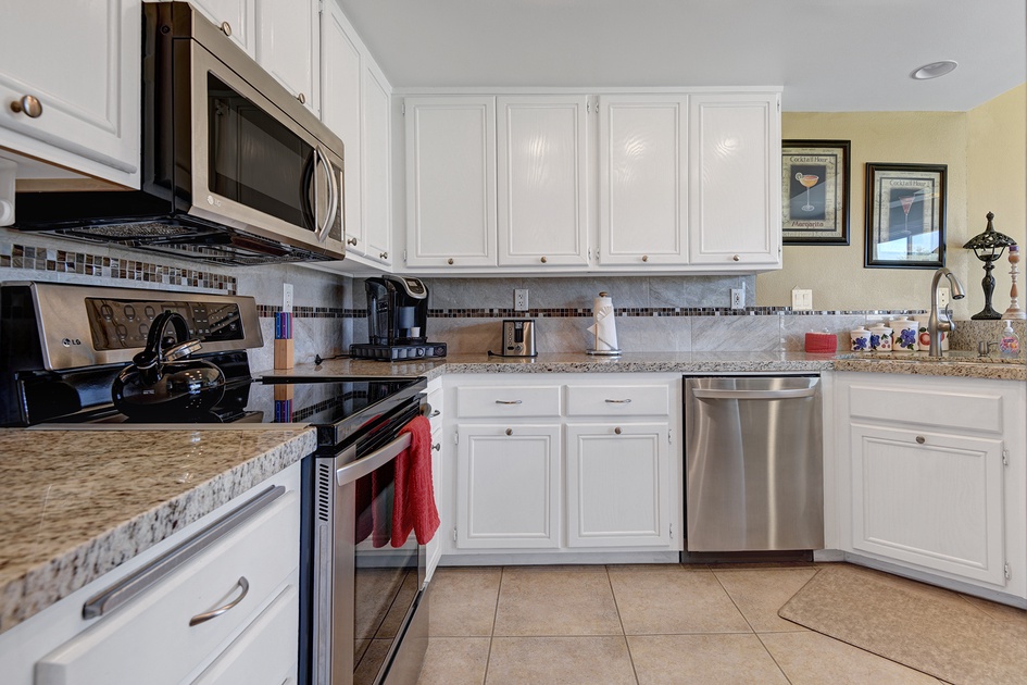 KITCHEN CONTINUED.jpg mls