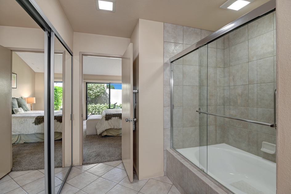 MAIN BATHROOM REVERSE.jpg mls