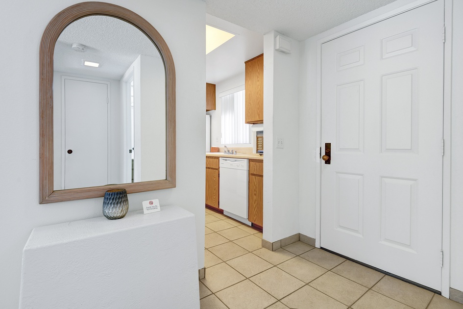 ENTRY WAY.jpg mls