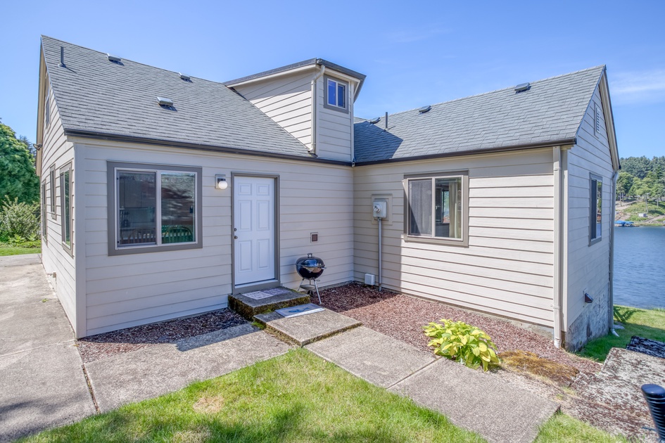 Sail Away 4 Bedroom House in Neotsu, OR