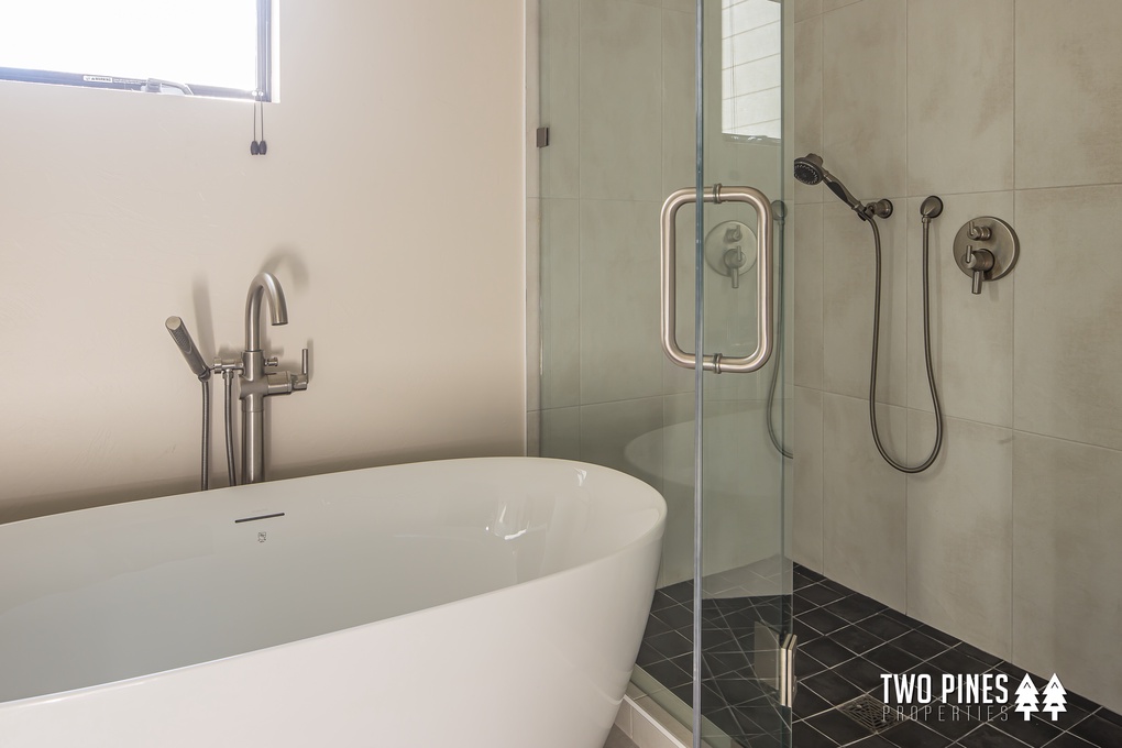 King En Suite With Soaking Tub and Walk In Shower