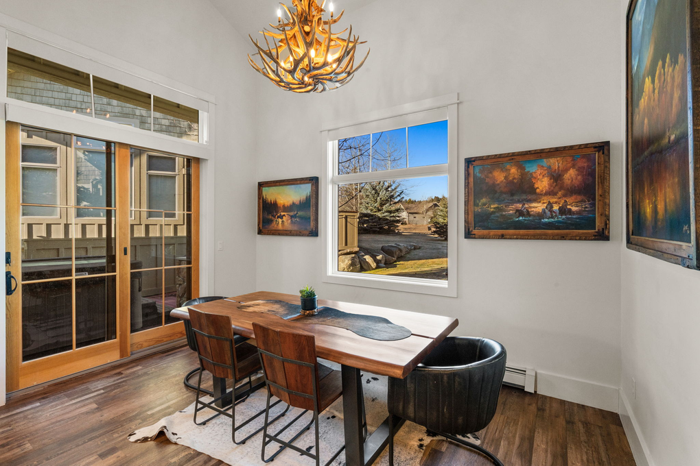 Spacious Open Concept Dining Room w. Hot Tub Access