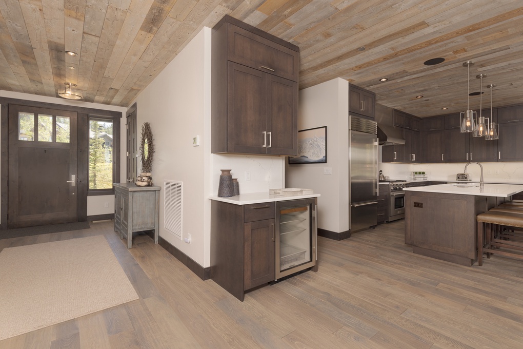 Entryway into Kitchen