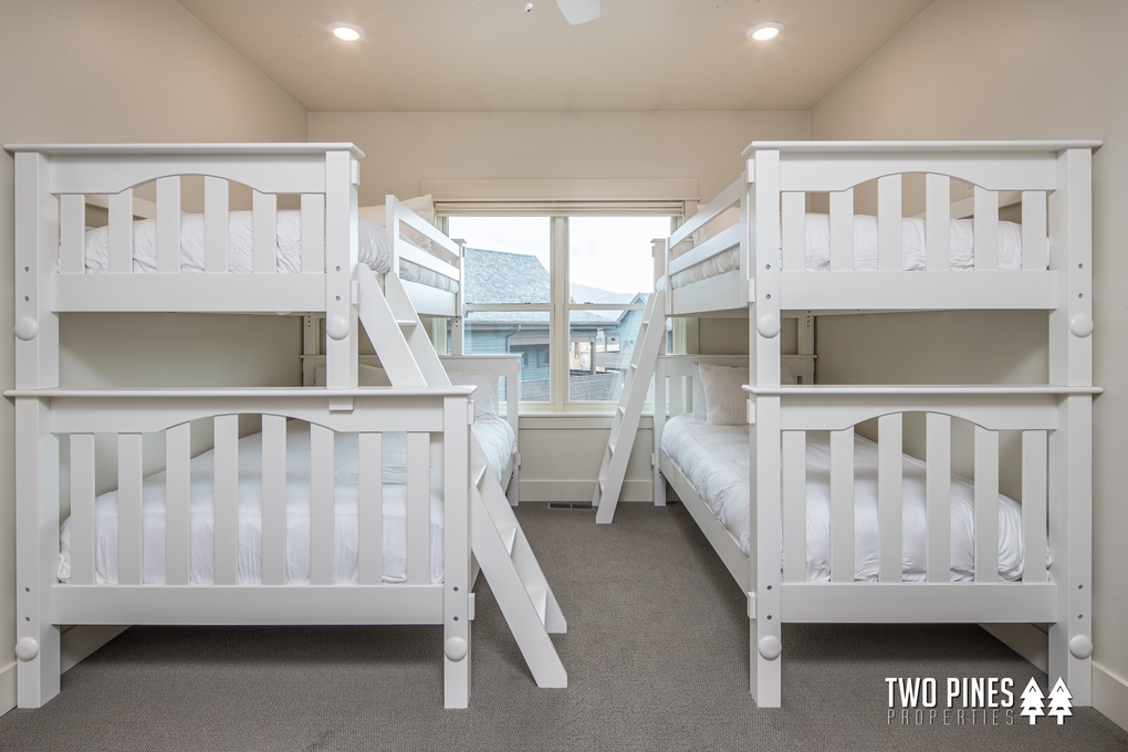 2nd Guest Bedroom with Two Twin Beds