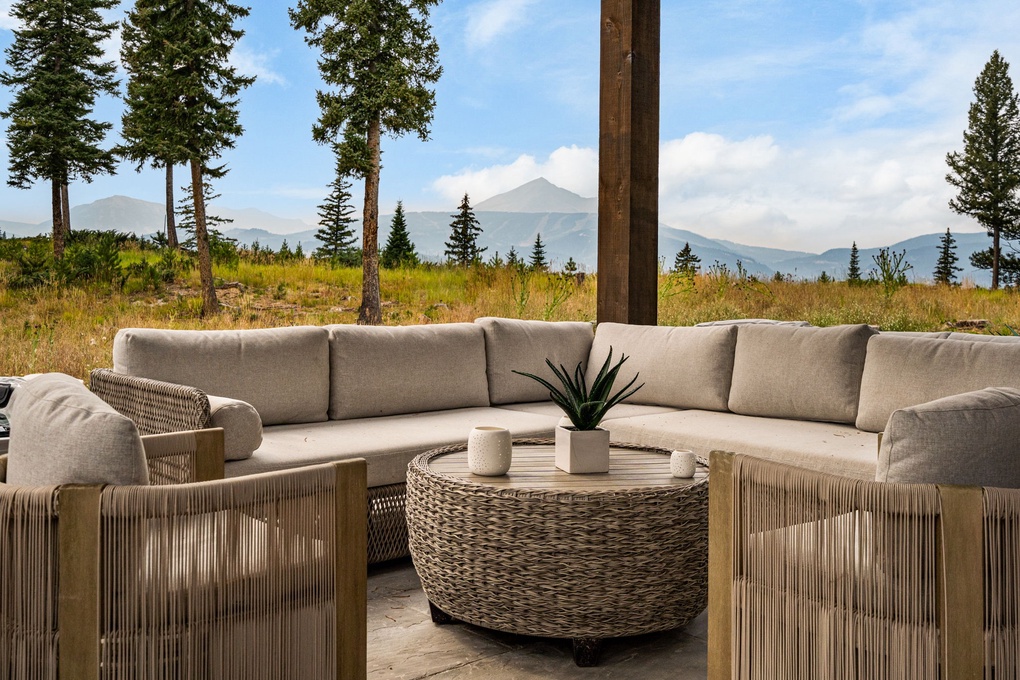 Private Outdoor Entertainment Space