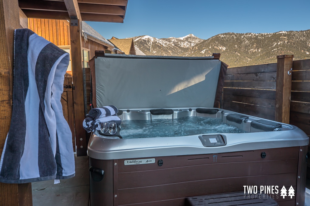 Pheasant Tail 210b - Hot Tub-4417