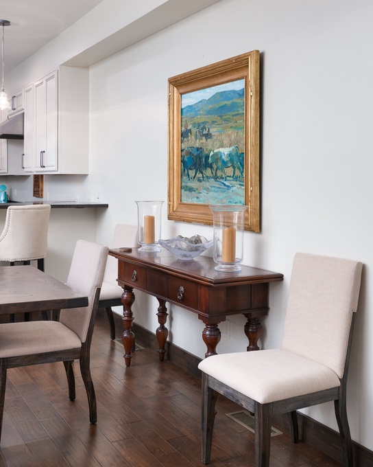 Dining Area- Seating for 6-7 Guests- 1 Spare Chair