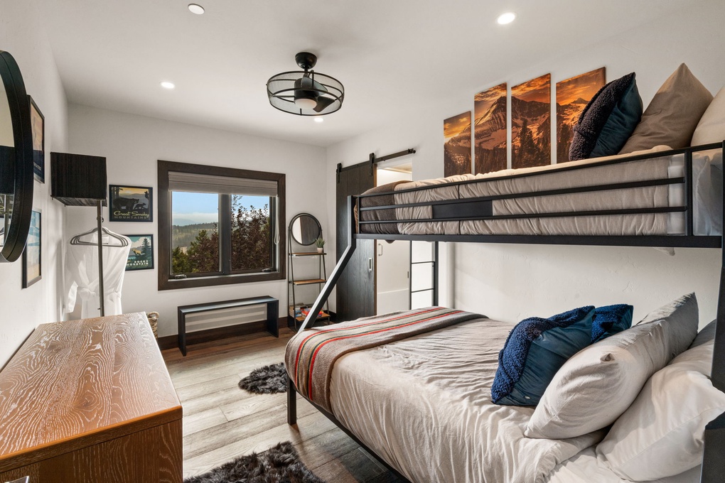 Bunkroom with En-Suite Full Bath