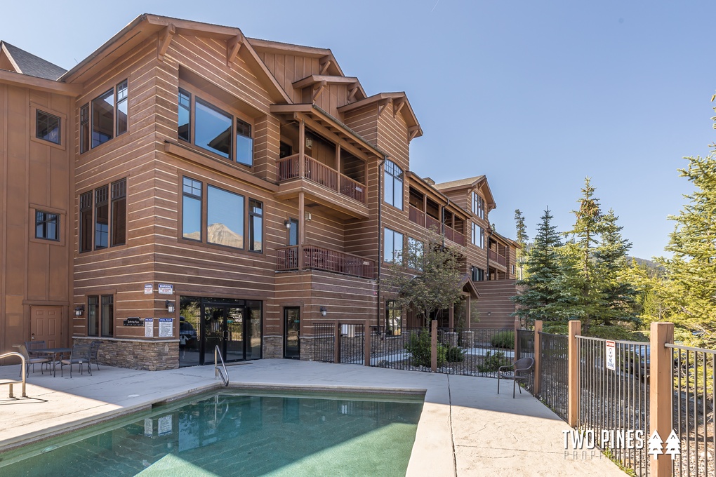 Complex's Private Pool and Hot Tub