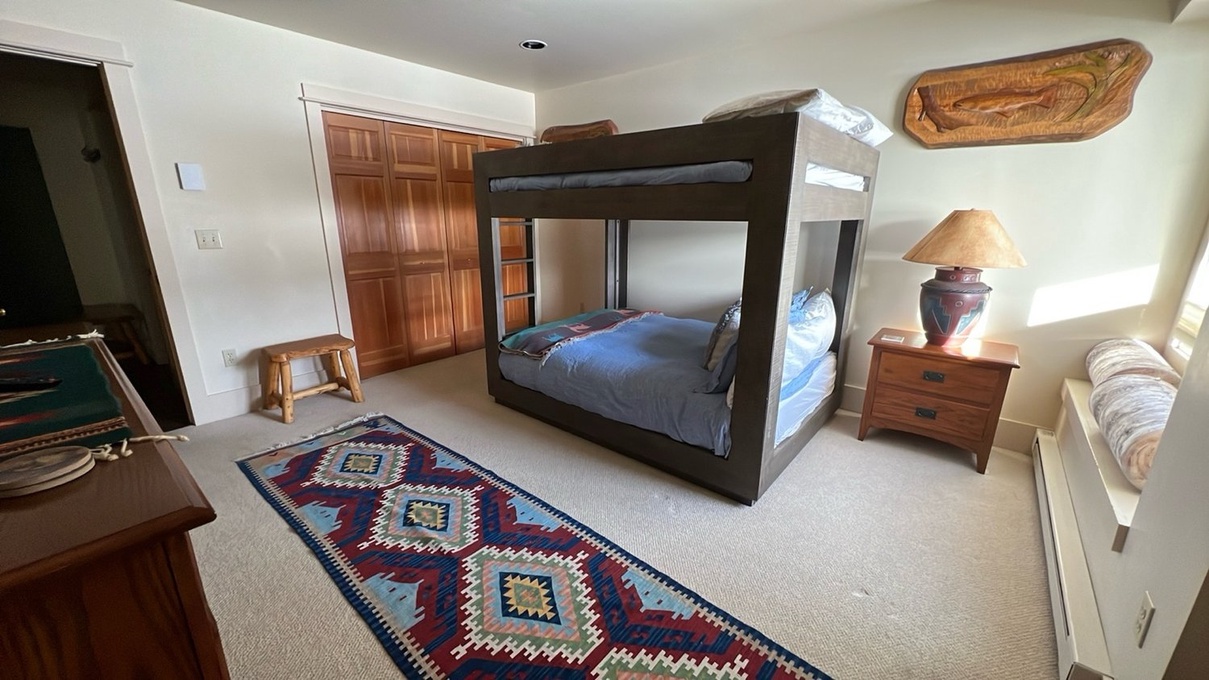 Lower Level Guest Bedroom with 2 Twin Beds