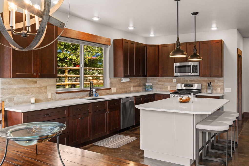 Fully Loaded, Modern Kitchen