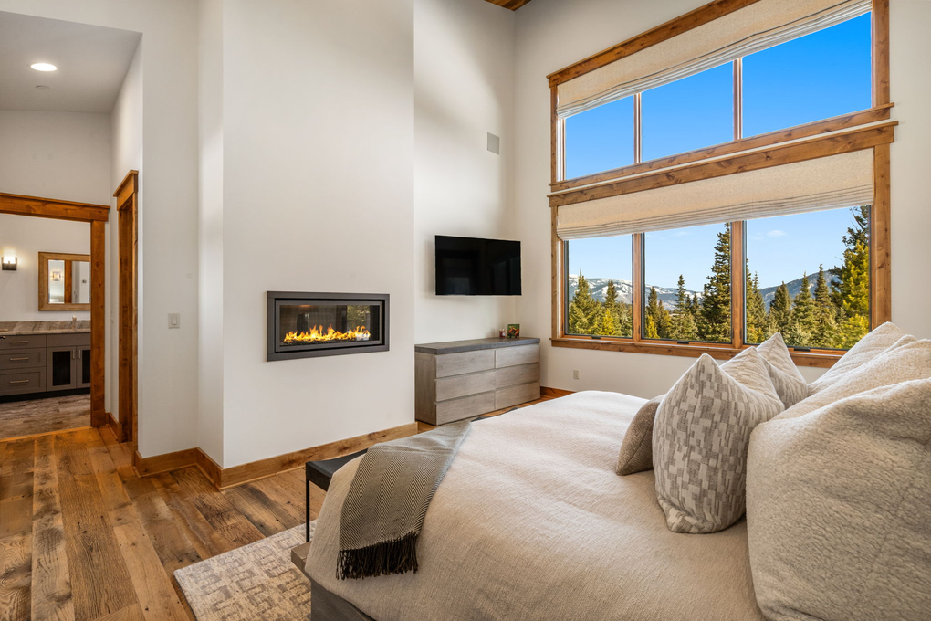 Primary Bedroom Gas Fireplace (main floor)