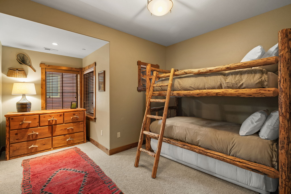 Bunkroom 2, Twin/Twin- Second Floor