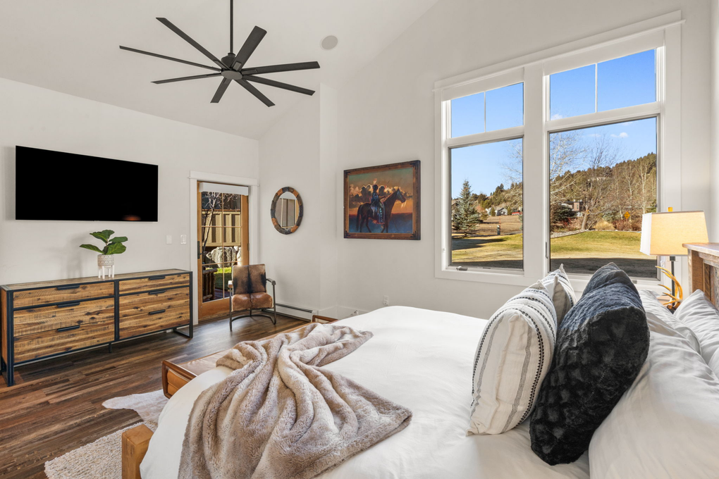 Primary Bedroom w. En-Suite Full Bath and Deck Access