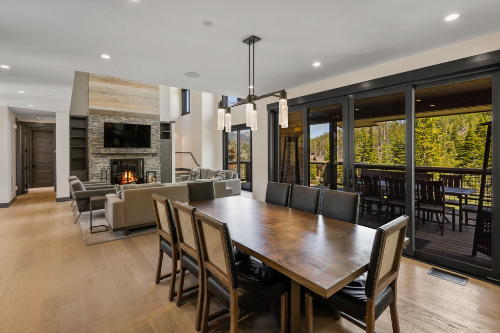 Dining Room (deck access)