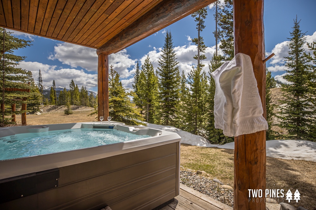 Lower Level Private Hot Tub Access