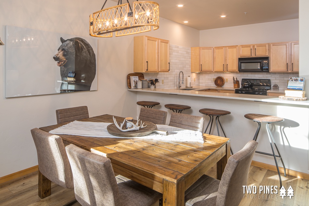 Dining Area with Table Seating for 6