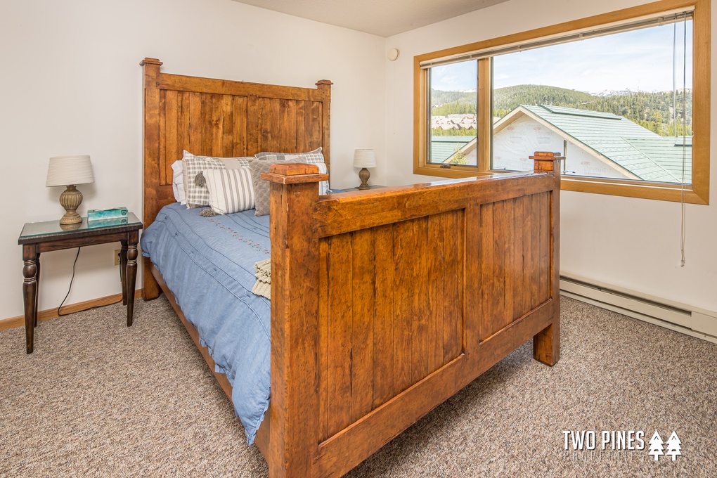 Guest Bedroom with Queen bed