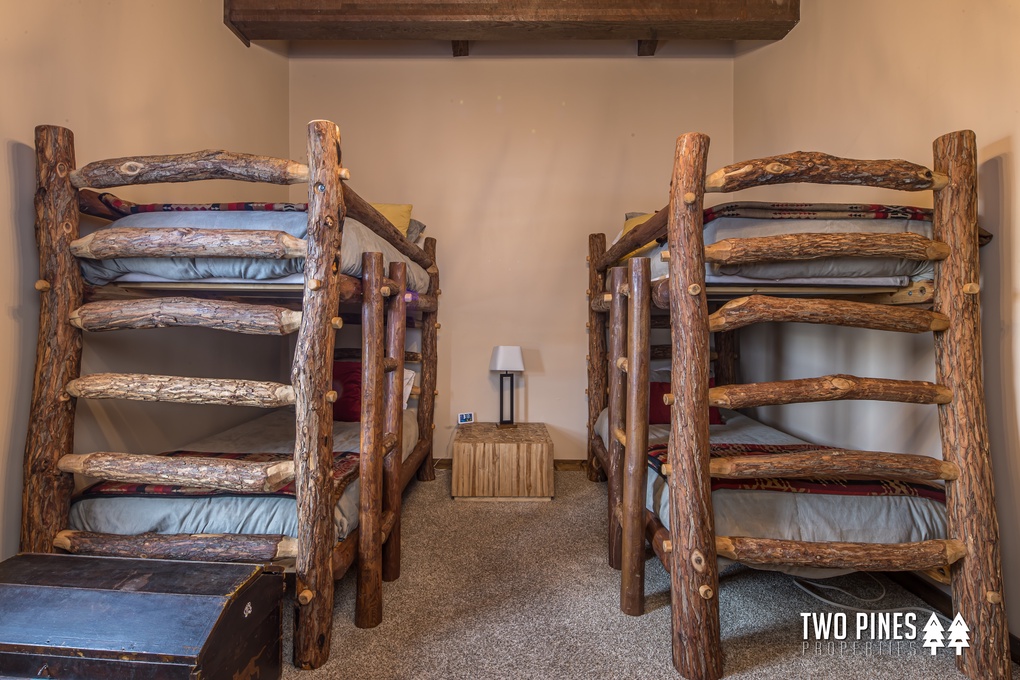 Two Twin/Twin Bunkbeds- Sleeps 4