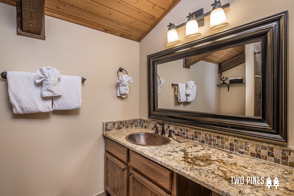 Bunk Room en Suite with Tub/Shower Combo