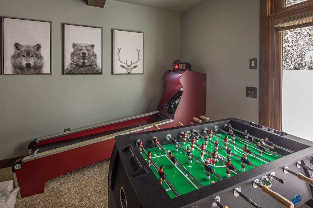 GAME ROOM - 8 Little Thunder-6219