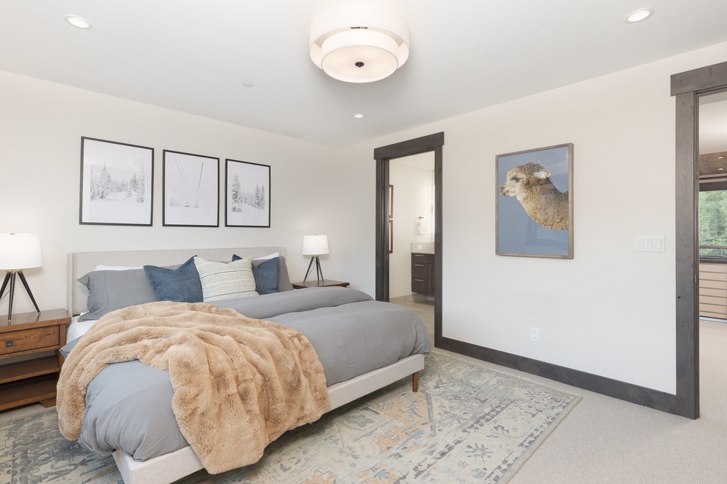 Upstairs Guest Bedroom 1 w. En-Suite