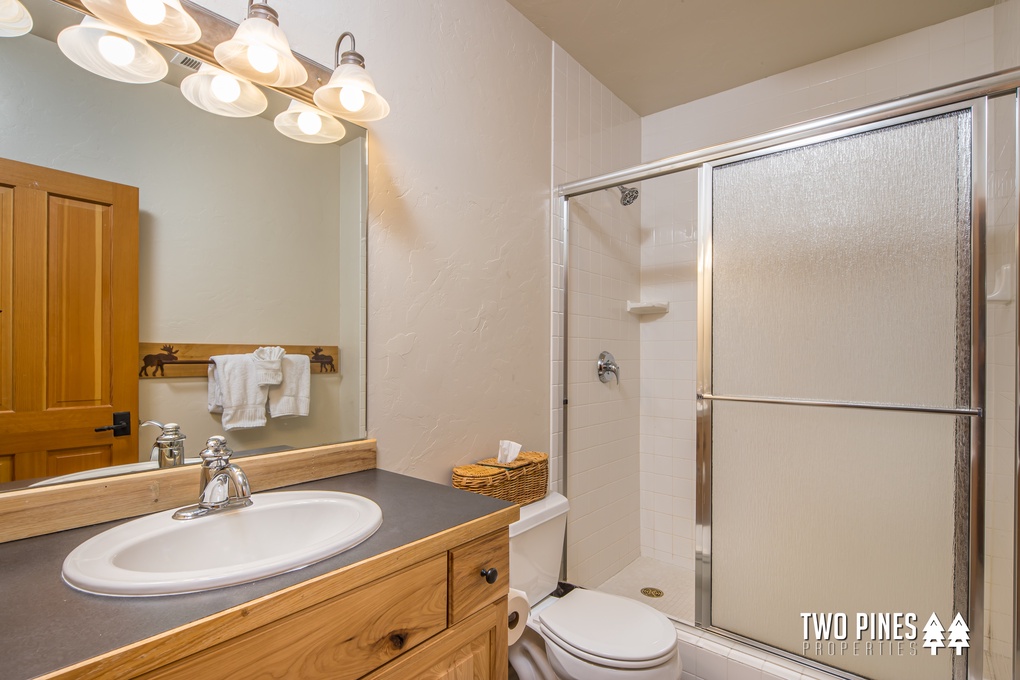 Bunk Room En Suite with Walk-In Shower