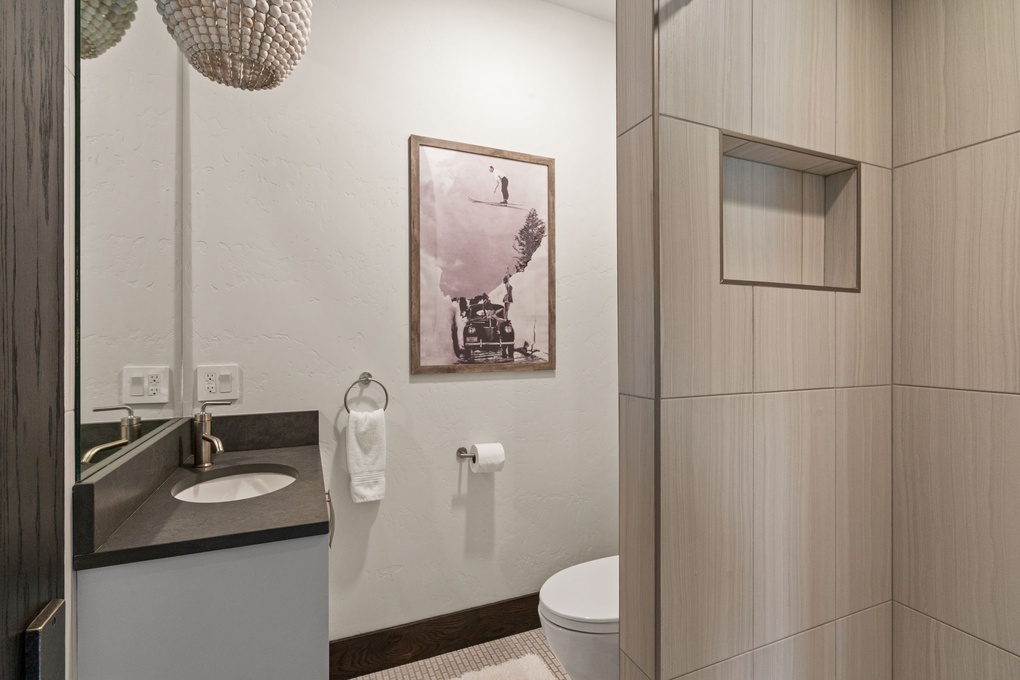 Downstairs Guest Bedroom 1 En-Suite