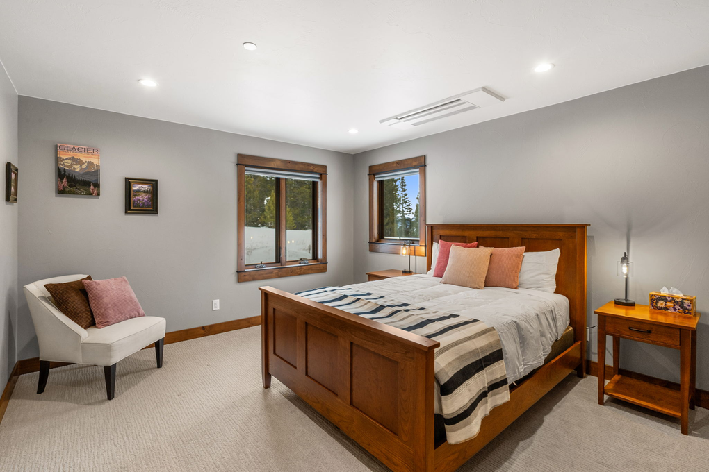 Guest Bedroom 3 with Queen Bed (third floor)