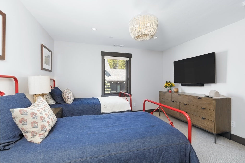 Upstairs Guest Bedroom 2