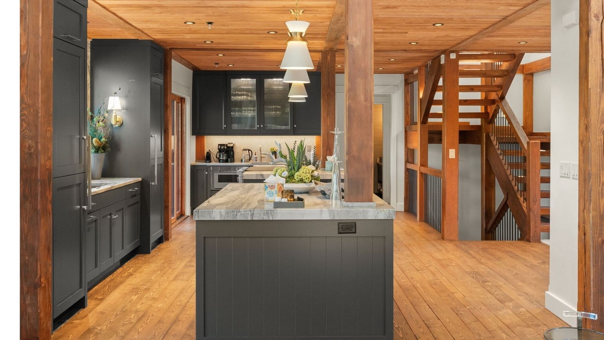 Kitchen with Islands