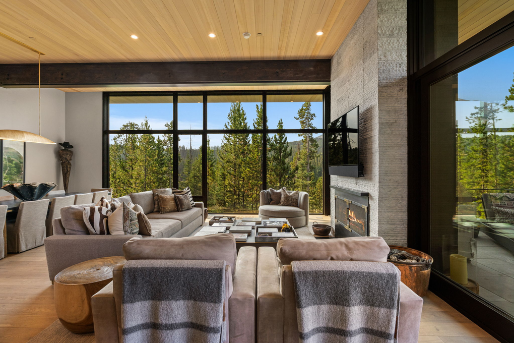 Spacious Living Room