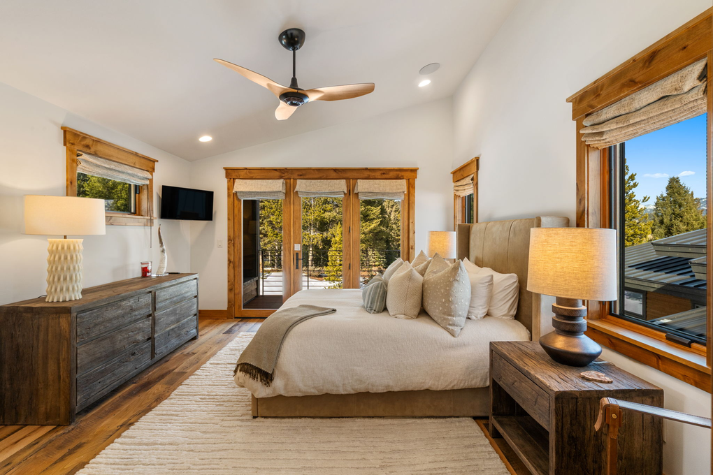 Guest Room 2 (second floor)