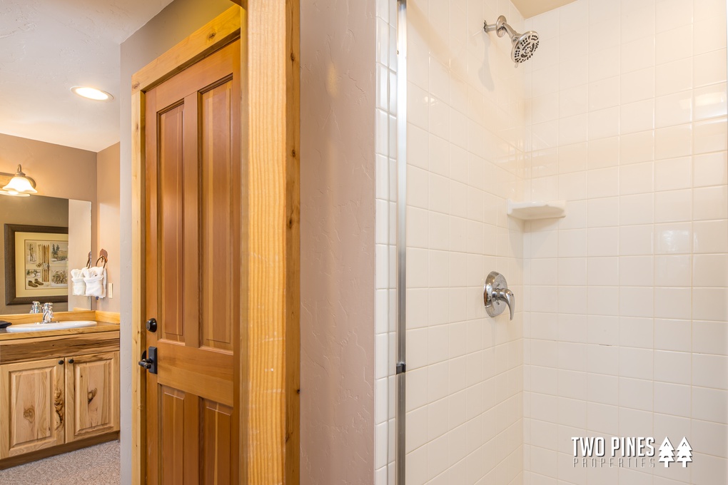 Primary en Suite with Walk-In Shower