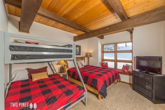 Bunk Room- Twin over Full Bunk and Queen Bed sleeps 5