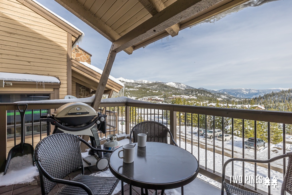 Deck with Scenic Views of Andesite Mountain